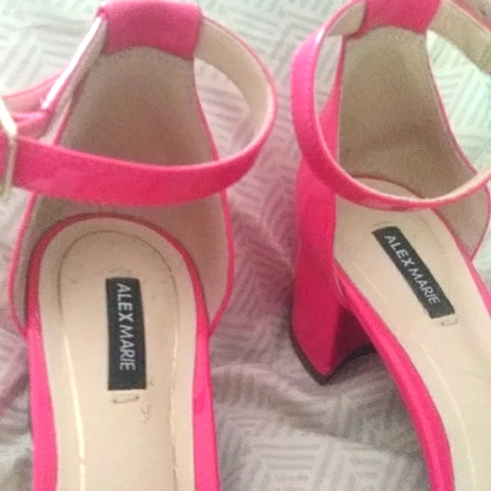 Heels - Picture 5 of 10